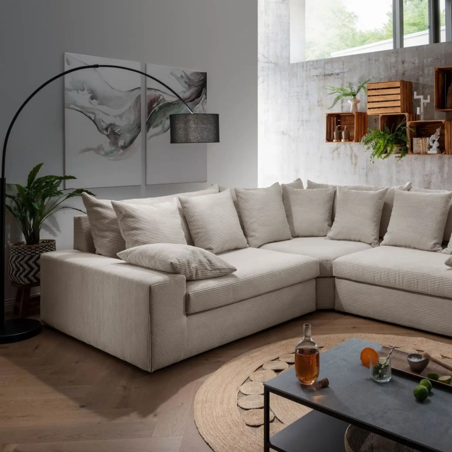 Canapé d'angle AVELLINO Coin rembourré AVELLINO en tissu velours côtelé beige. Inclus 4 coussins de dossier et 7 coussins décoratifs. L/H/P env. 301/80/301 cm