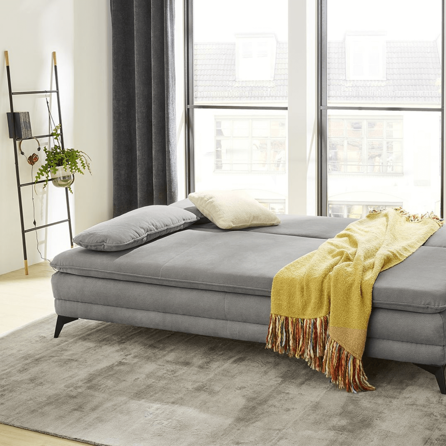 Canapé-lit moderne LAURIN, gris clair, pieds : métal noir, coffre de lit intégré