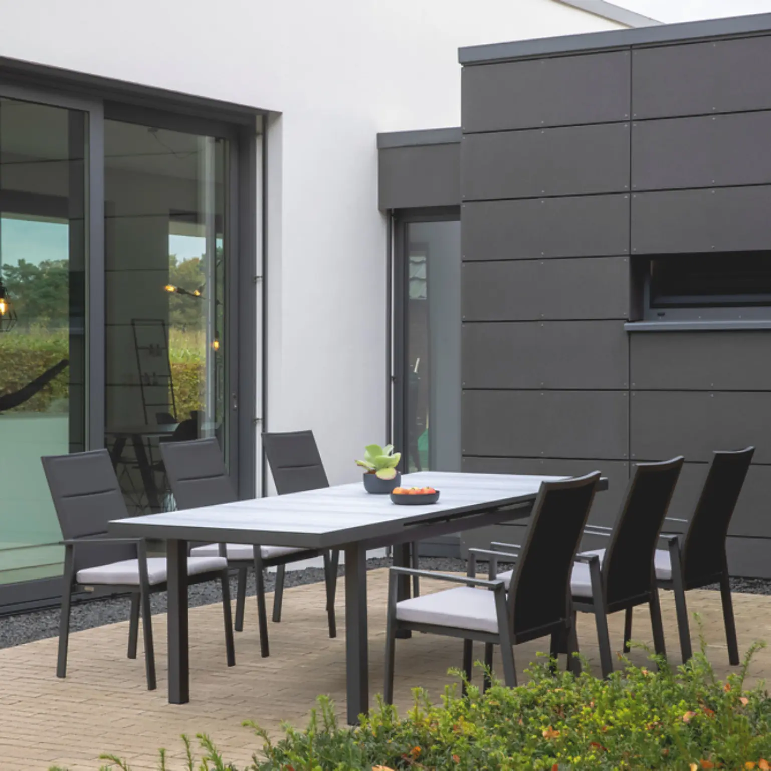 Ratgeber: Gartenmöbel richtig reinigen und pflegen