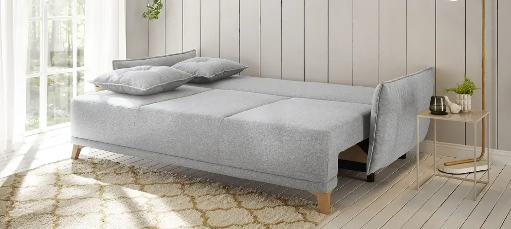 Canapé-lit PAMPLONA 3DL Canapé-lit gris clair PAMPLONA 3DL avec coffre de lit, 6 coussins de dossier et 2 coussins décoratifs. L/H/P env. 232/91/105 cm