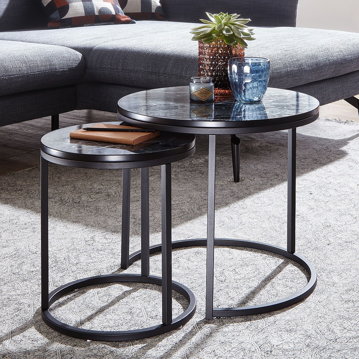 Lot de 2 tables gigognes LAM LUK KA Lot de 2 tables gigognes LAM LUK KA