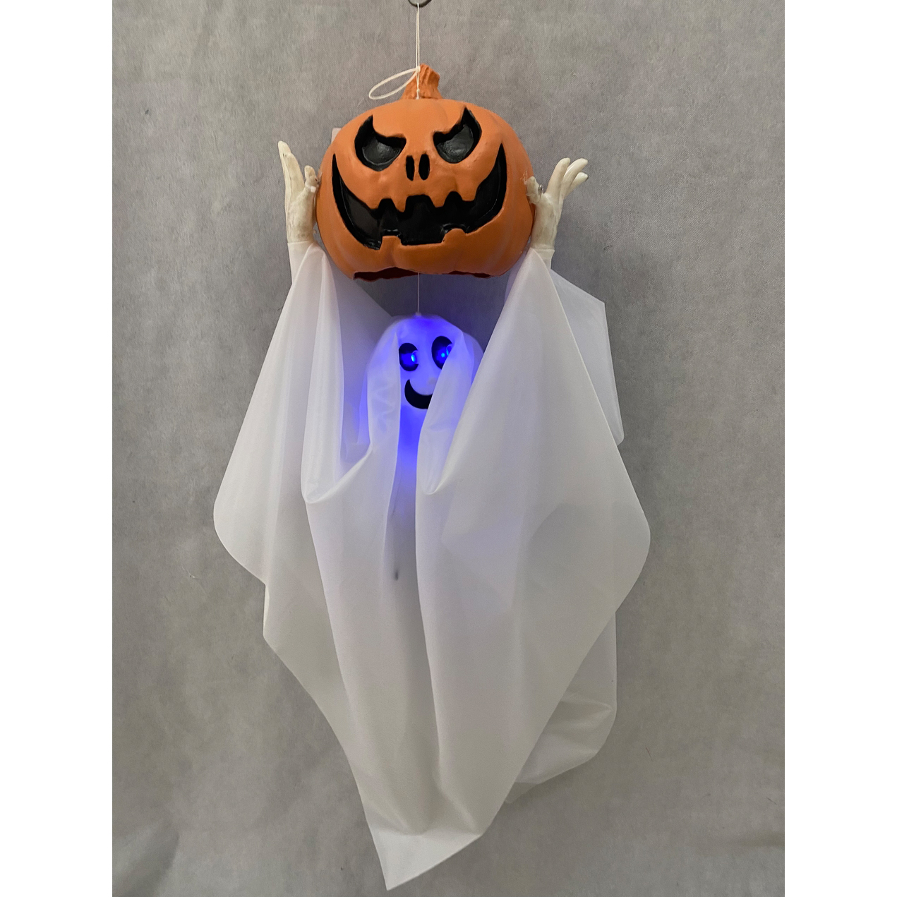Fantôme avec tête de citrouille HALLOWEEN Fantôme avec tête de citrouille HALLOWEEN