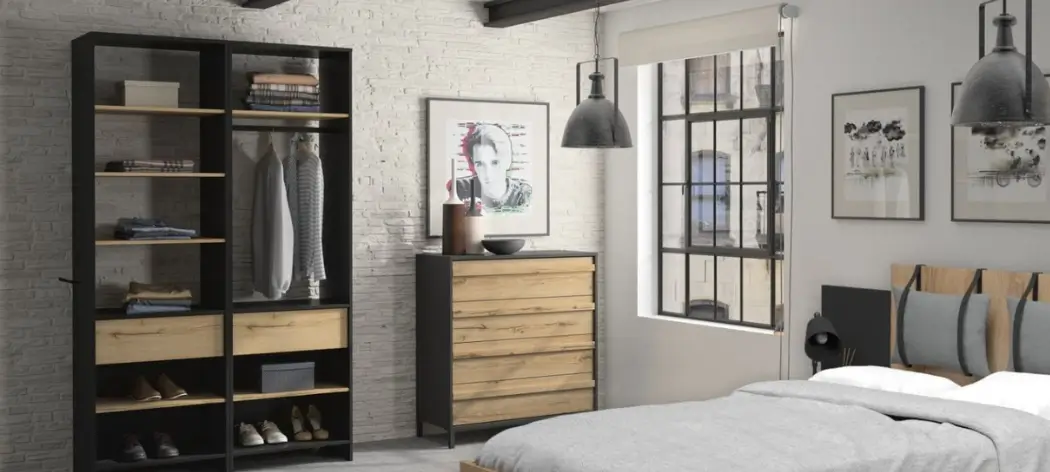 Schlafzimmer-Set MIMIZAN in Eiche Helvezia Holznachbildung kombiniert mit Absetzungen in Schwarz. Bestehend aus einer Bettanlage, einer Kommode, einem Schrank und einem Kissenset. Liegefläche 160x200cm